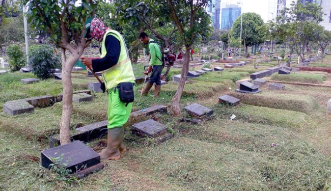 Sudin Pemakaman JakPus Kucurkan Dana Rp. 1,2 Miliar Untuk Gaji Petugas Kebersihan Makam
