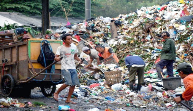 Sampah Menumpuk di Pasar Warung Buncit JakSel Tak Mendapat Perhatian Dari Instansi Terkait