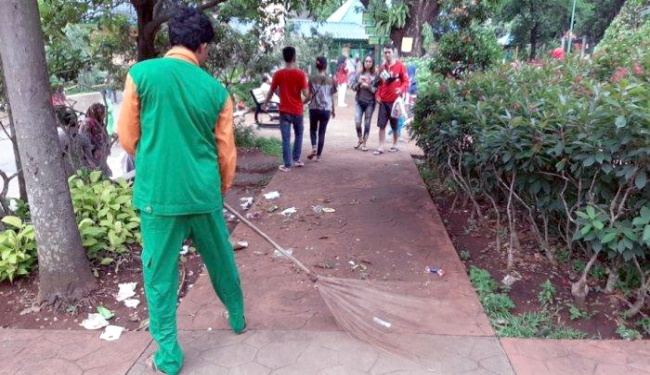 Pengelolaan Sampah di Kebun Binatang Ragunan Tak Maksimal