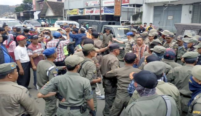 Penertiban PKL di Wilayah Kelurahan Cikoko Berjalan Lancar