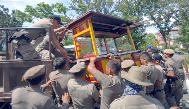 Peran Aktif Camat Mampang Prapatan, Dalam Penertiban Pedagang Kaki Lima di Wilayahnya