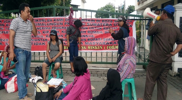 Data Penerima Bansos Tak Jelas, Puluhan Warga Sumut Demo Kemensos