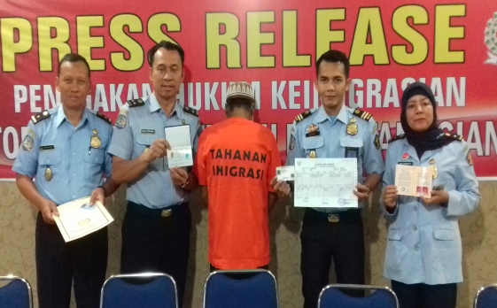 Urus Passpor Ngaku WNI, Pria Asal India Ditangkap Petugas Imigrasi Siantar