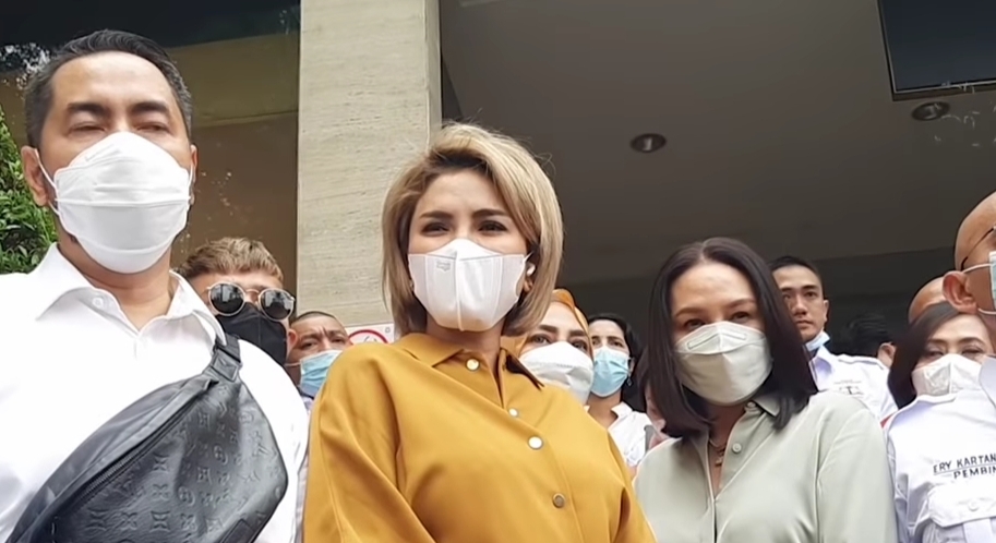 Nikita Mirzani Bersama Sunan Kalijaga Bela Korban Teror Perusahaan Pinjol