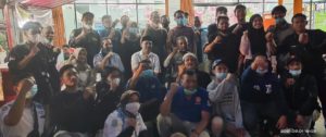 Karang Taruna Kelurahan Aren Jaya Bagikan Ratusan Takjil Secara Gratis Kepada Masyarakat