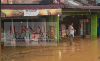 Akibat Banjir dan Longsor, Jalan Lintas di Simalungun Ditutupi Material Lumpur