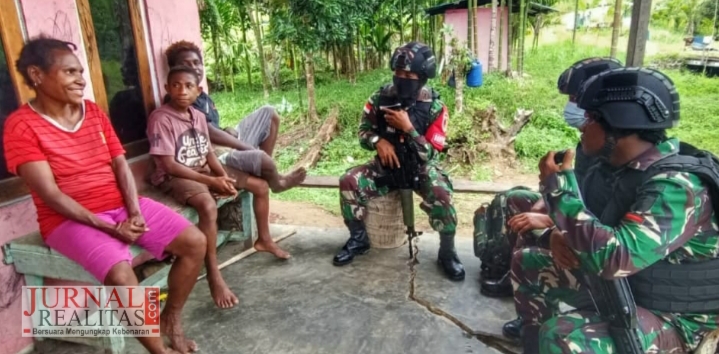 Satgas Yonif 512/QY Ajak Masyarakat Perbatasan Jaga Kebersihan Lingkungan Di Musim Hujan