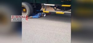 Adu Banteng Sepeda Motor Mengakibatkan Satu Orang Meninggal Dunia Akibat Terlindas Truck Trailer