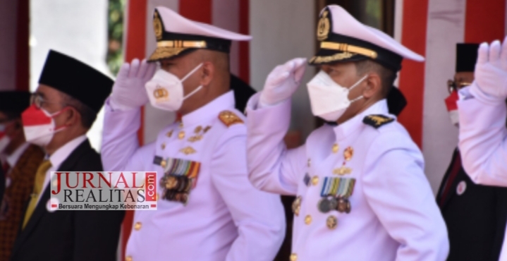 Komandan STTAL Hadiri Upacara Pengibaran Bendera Merah Putih Dalam Peringatan HUT RI Ke 76