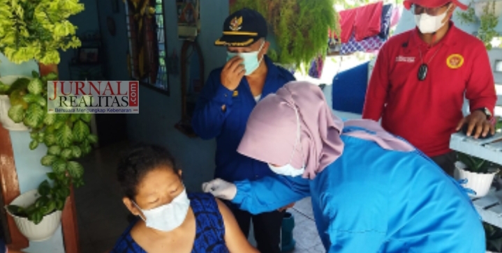Tim Vaksinator Keliling BIN Layani Warga Binjai, Pasangan Suami-istri Penyandang Disabilitas Ucap Terimakasih Kepada Presiden