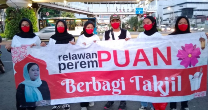 Jelang Buka Puasa, Relawan peremPUAN Berbagi Takjil